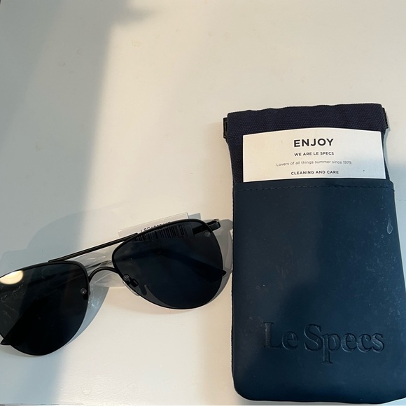 Le Specs new The Prince sunglasses in Matte Black - Picture 4 of 7